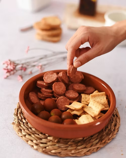 Trio bastoncini vegetali spezuiati e gustosi di Cashewficio. Ottime alternative vegetali alla carne o al pesce senza glutine, senta lattosio e 100% vegane.